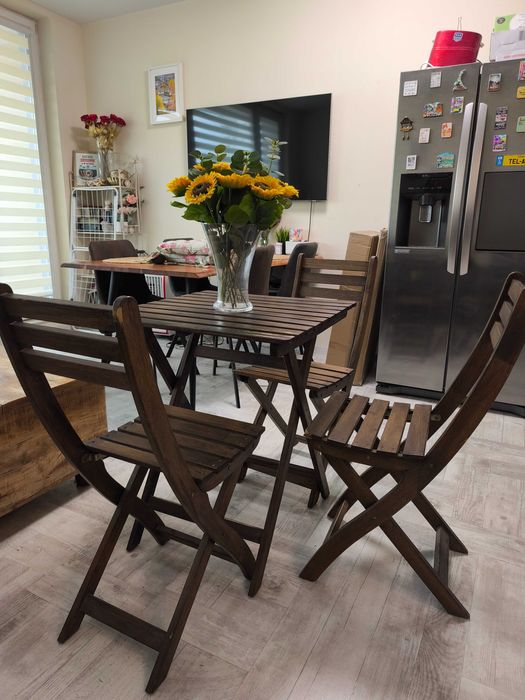 Комплект градински мебели от дърво, маса и три столаа