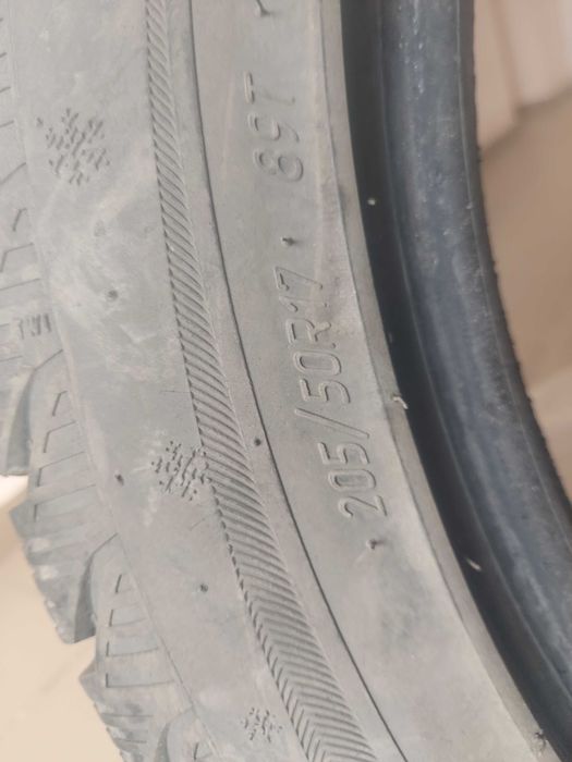 Зимные шины  205/50R17