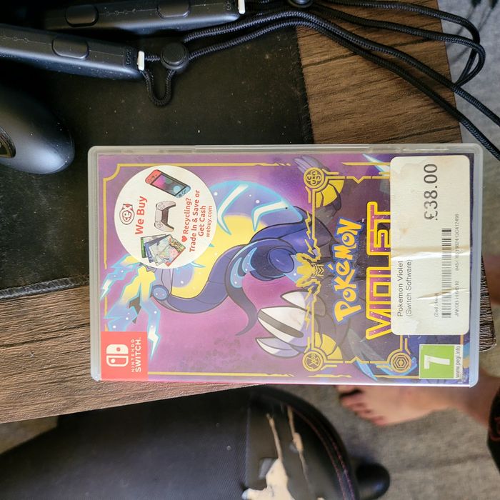 Vând nintendo switch + pokemon violet