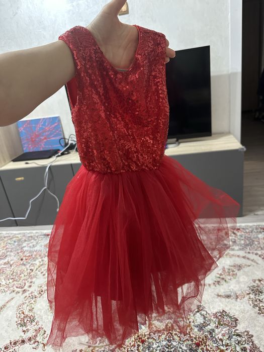 Красное праздничное платье для девочки