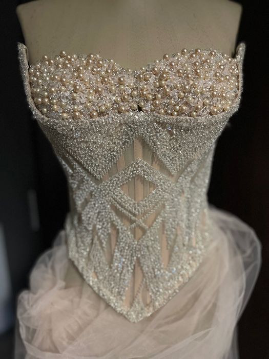 Корсет декориран с перли