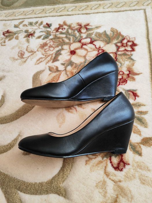 Vand pantofi platforma marime 37