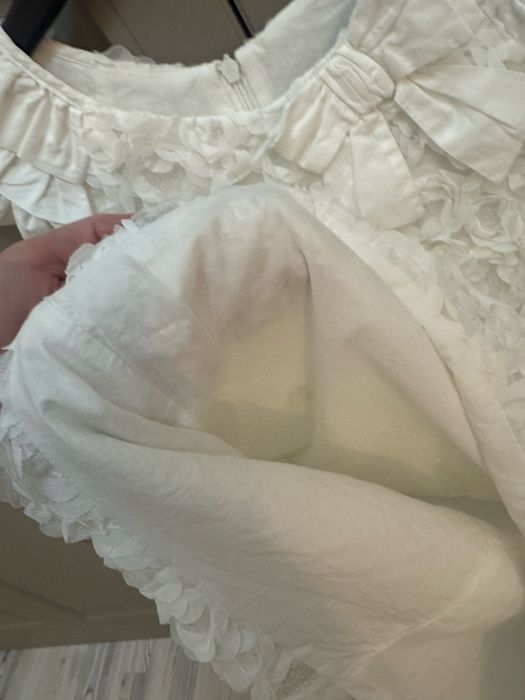 Продам нарядное платье на девочку 6-7 лет