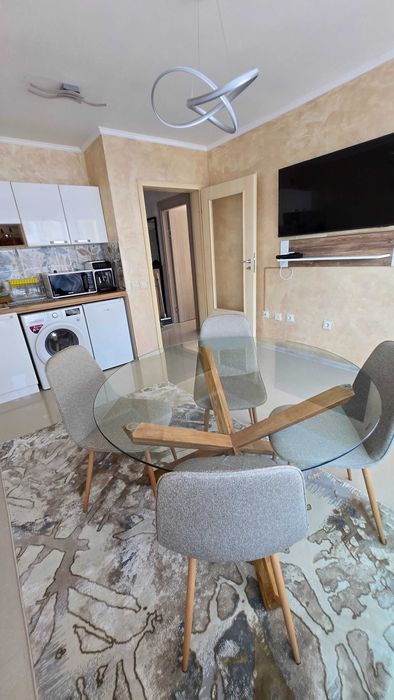 Апартамент под наем първа линия