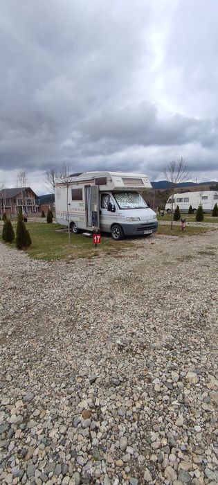 Кемпер под наем за шест човека от 75 евро за ден