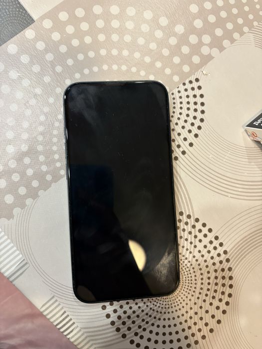 Продавам Iphone 13