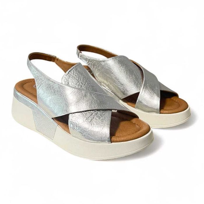 Промо цена 98.00лв.  Удобни дамски сандали от естествена кожа.