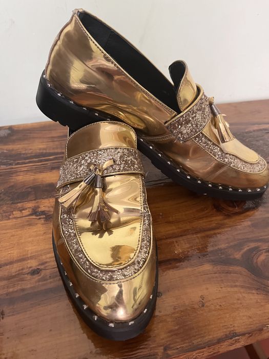 Gold tufli saxnaga va moda