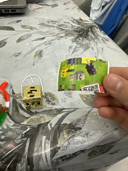 Киндер джой золотой блок с линеей только получил идёт с инструкцеей