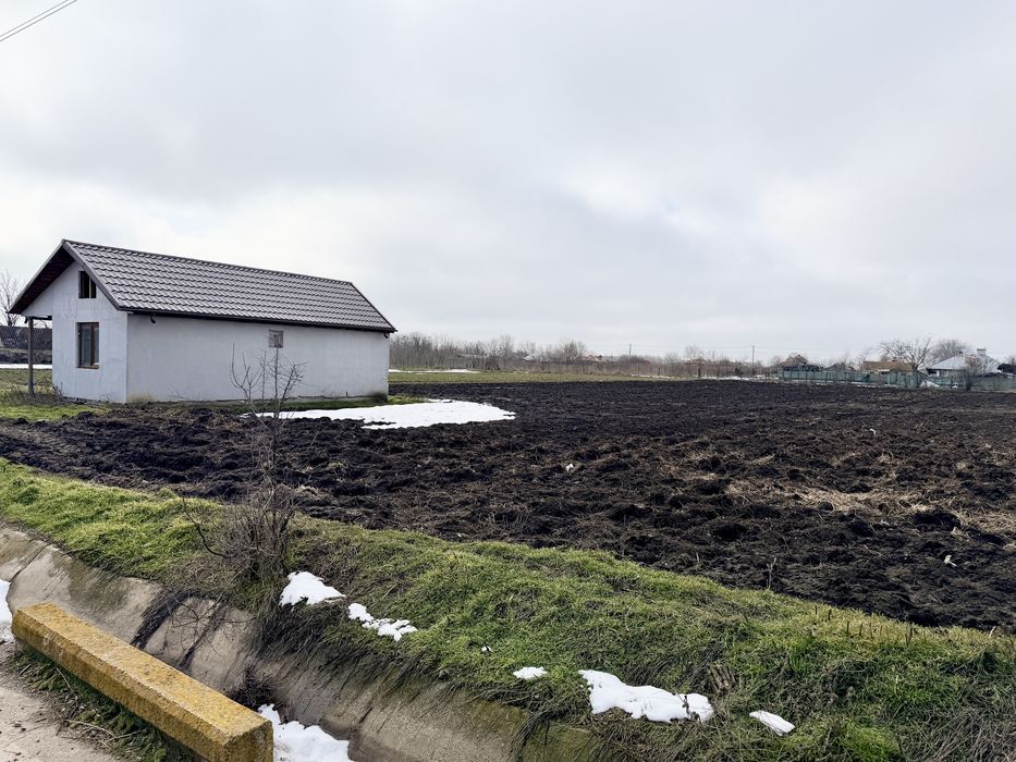 Teren intravilan +casă