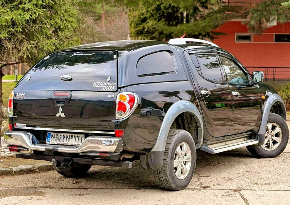 - IMPECABIL Mitsubishi L200 2.5Di-D178cp LIMITED EDITION R/D LOCK Full