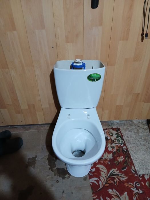 Унитаз с бочком без крышки