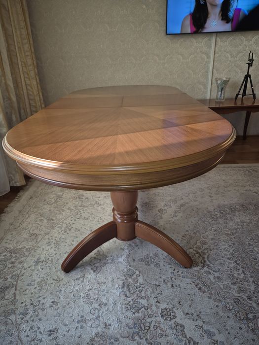 Продаю деревянный раскладной стол