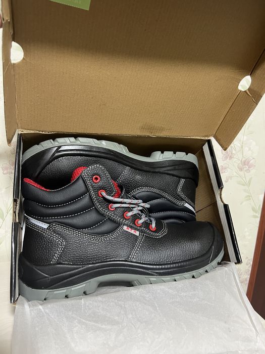 Продам спецобувь