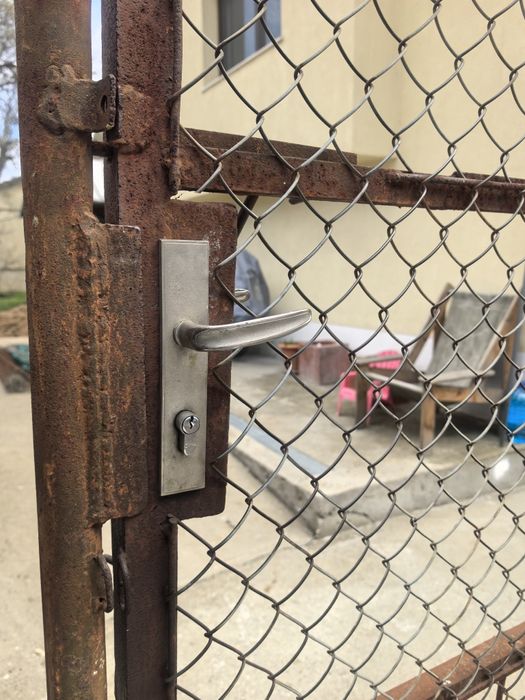 Продавам метална порта