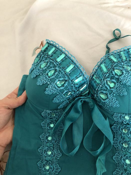 Женский корсет с камнями