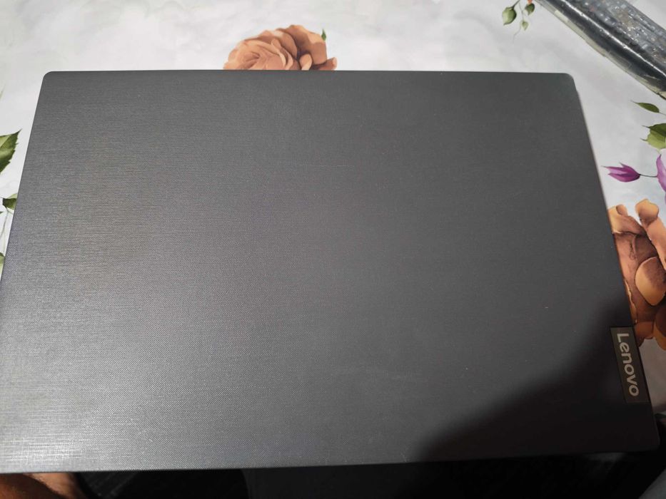 Лаптоп LENOVO V15-IWL, 15.6", Intel® Core™ i5-8265U