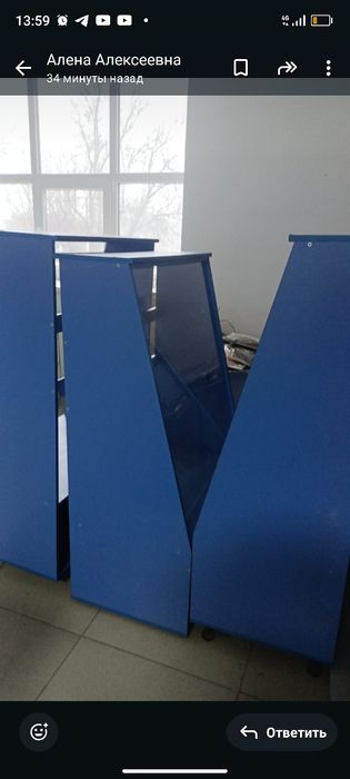 Продам витрины и стол