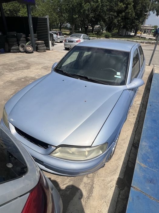 Opel Vectra B 2.0 НА ЧАСТИ