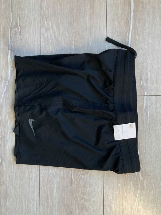 НОВИ Найк Nike Hot Yoga къси панталони с клин къс панталон шорти S