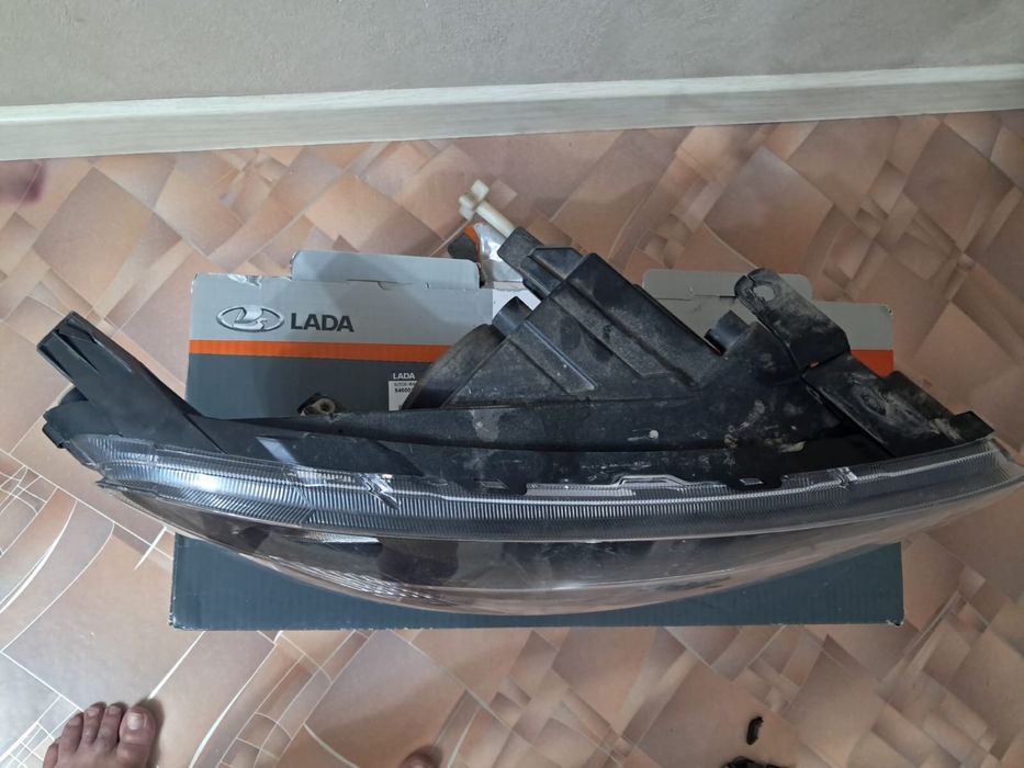 Продам праву фару