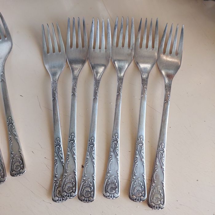 Продам вилки мельхиоровые  МНЦ 18шт.