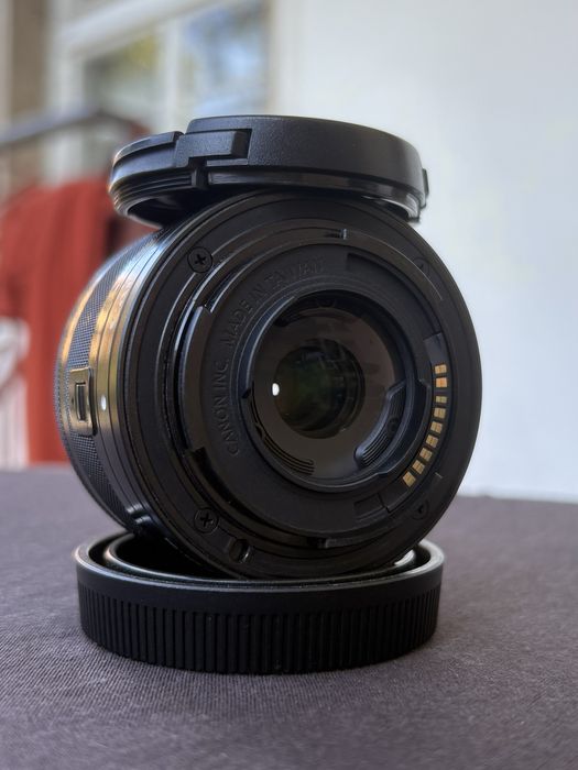 Canon EOS M50 + 2 обектива + 4 батерии + аксесоари