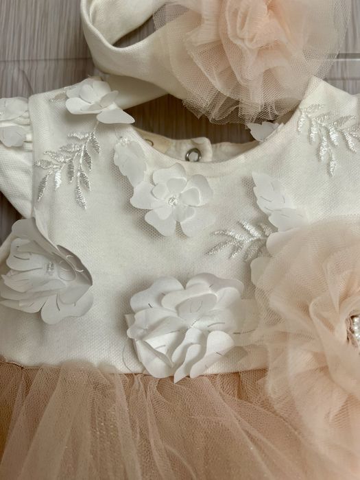 Ефектна рокля за бебе 6-9м