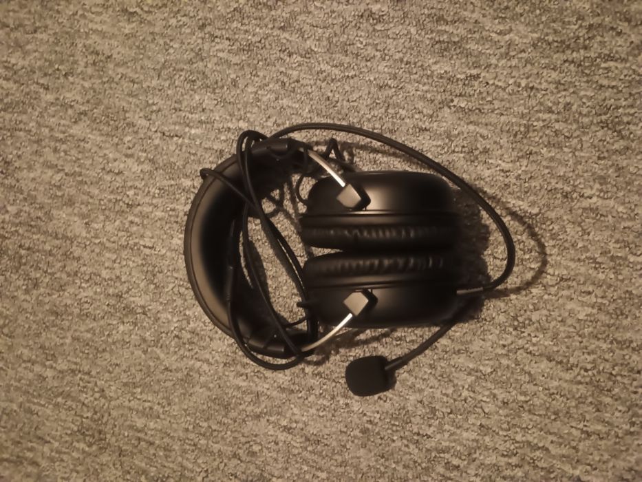 Căști Hyperx cu microfon funcțional și detașabil