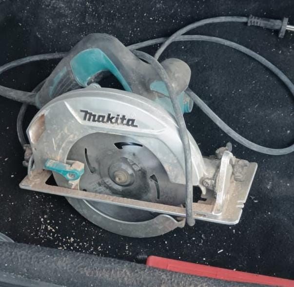 Продам дисковую пилу Makita