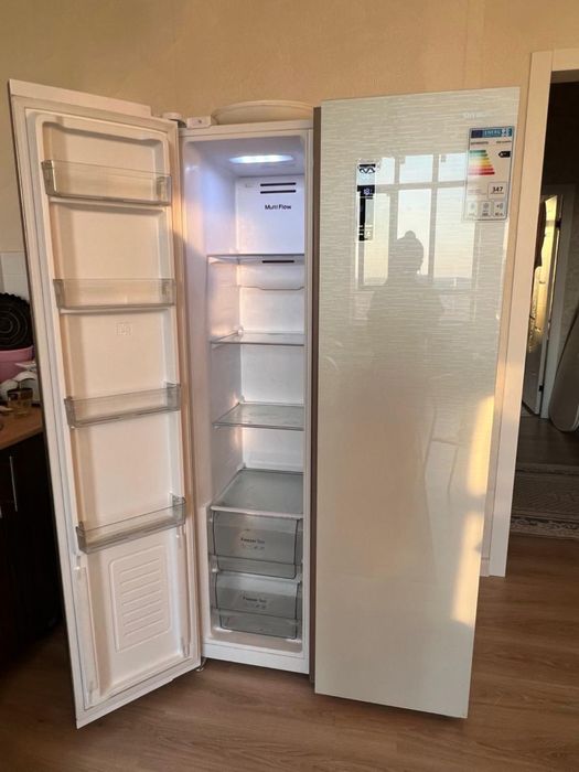 Продаем двухдверный холодильник