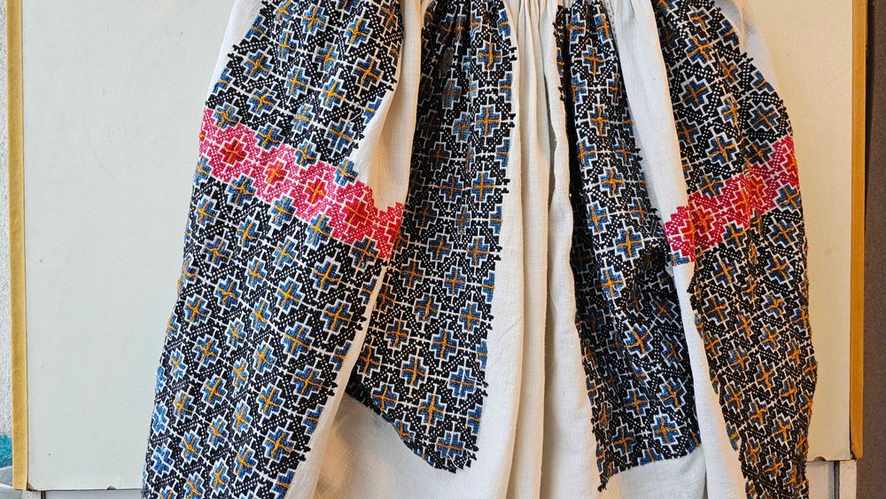 costum traditional de Gorj