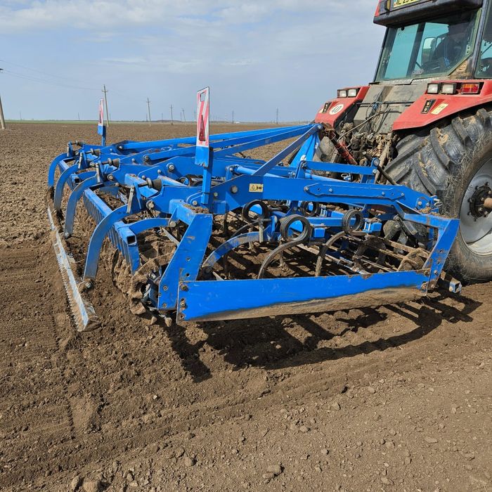 Presă, semanatoare,combinator utilaje puțin folosite