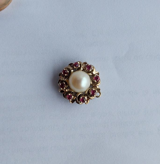 Pandantiv din aur alb cu rubine și perla.2,8 gr.Reducere!