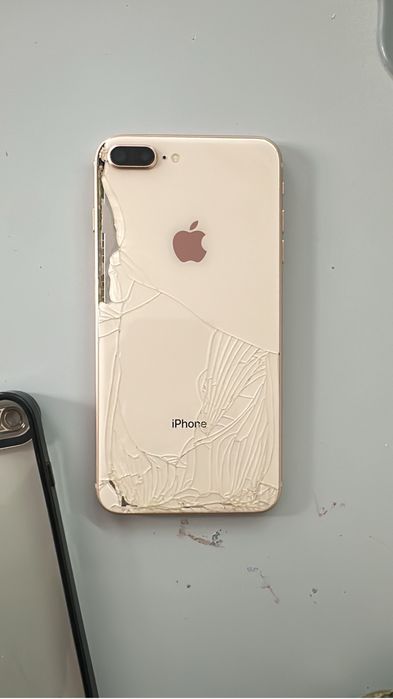 Айфон 8+………………..