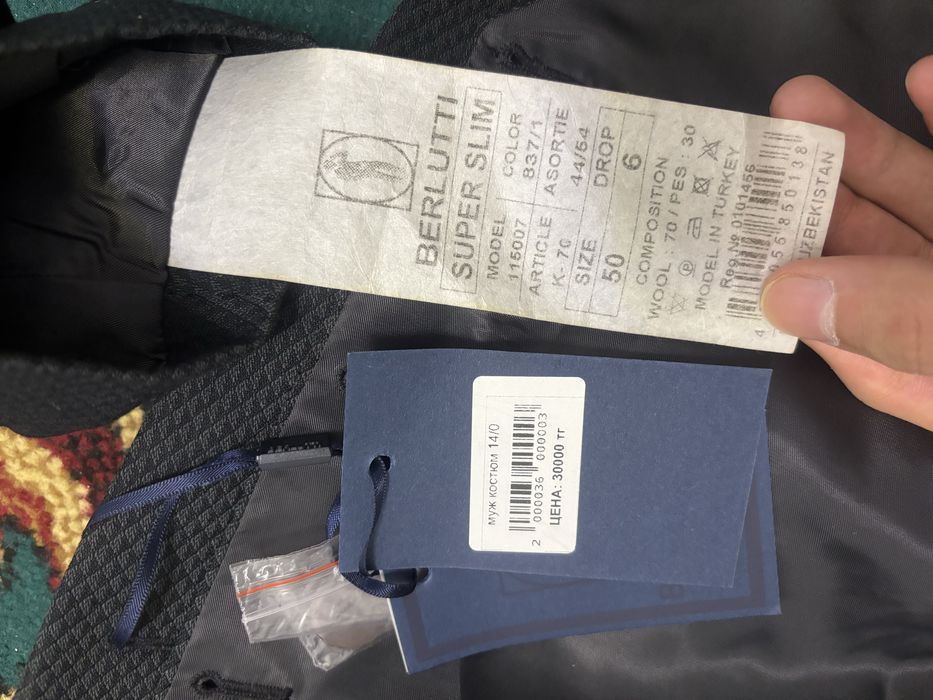 Продам новый костюм тройка