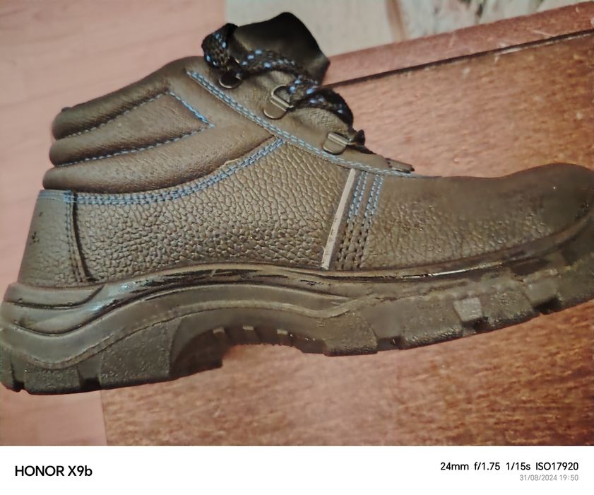 Продам рабочие ботинки