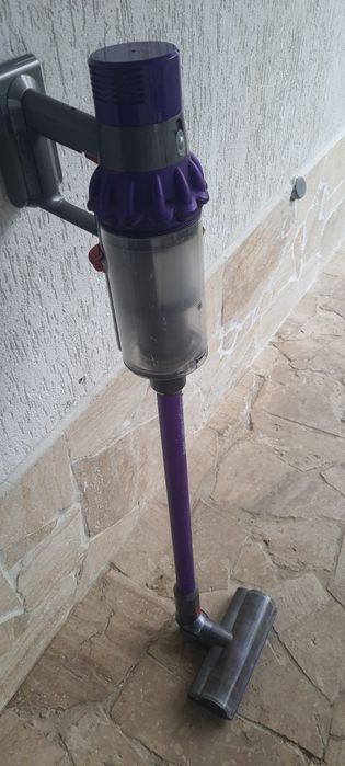 Aspirator Dyson v10