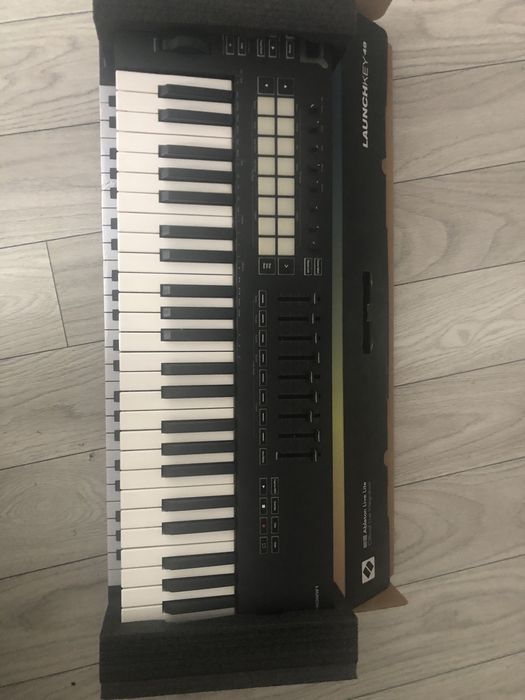 Novation Launchkey 49 MK3 IMPECABIL