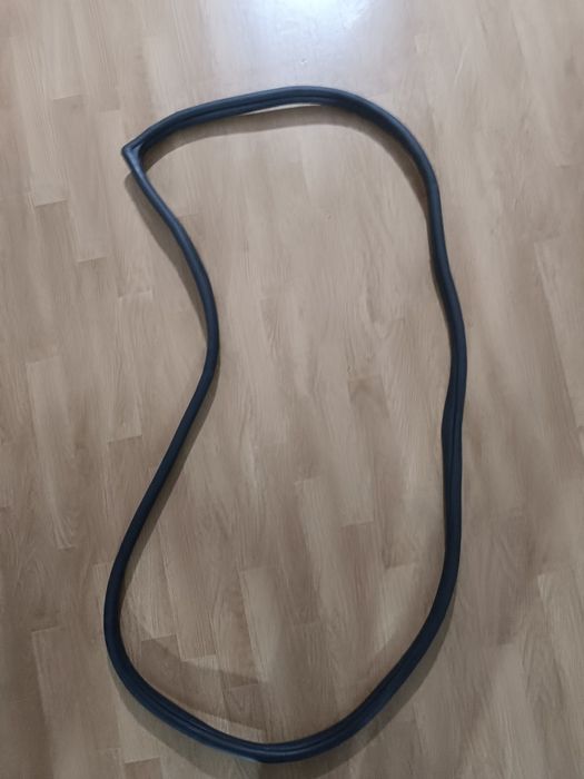 Уплотнитель двери задний Акцент.