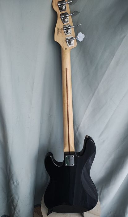 Chitara Bass Squier in stare excelenta + amp Fender Rumble 15