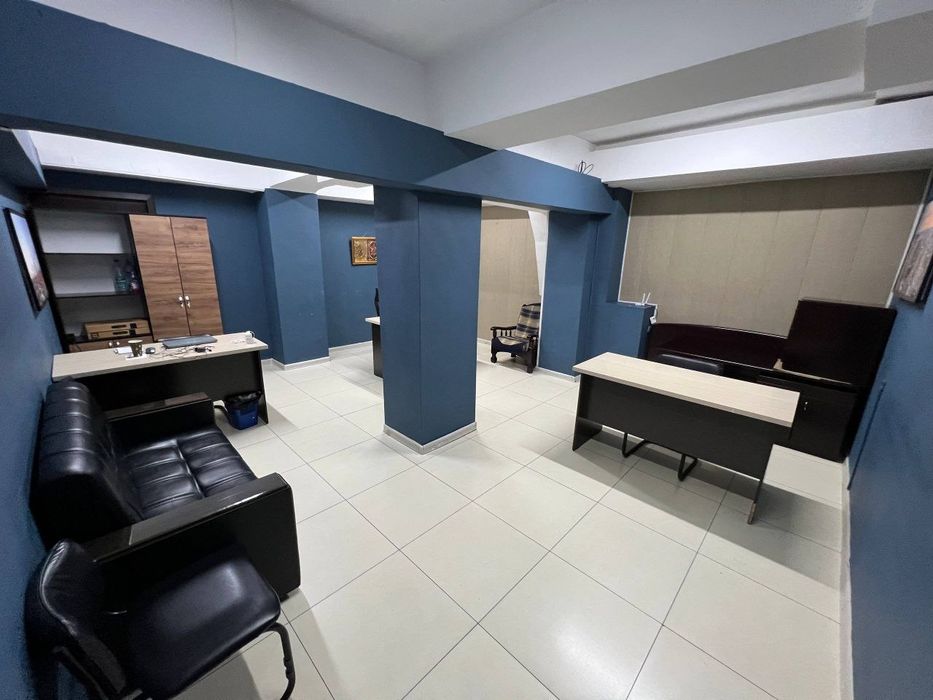 Рядом с Новза метро Сдаётся офис Цокольный 35м2 300 у.е. с мебелью