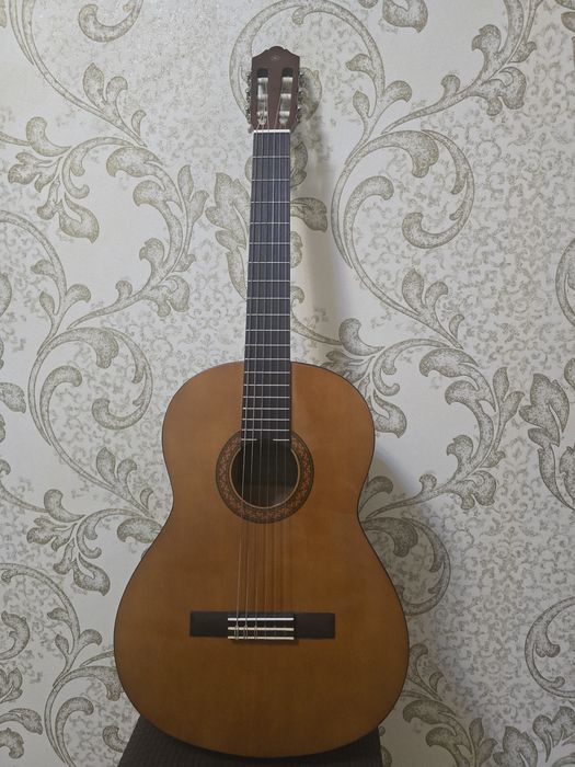 Продам гитару Yamaha c40