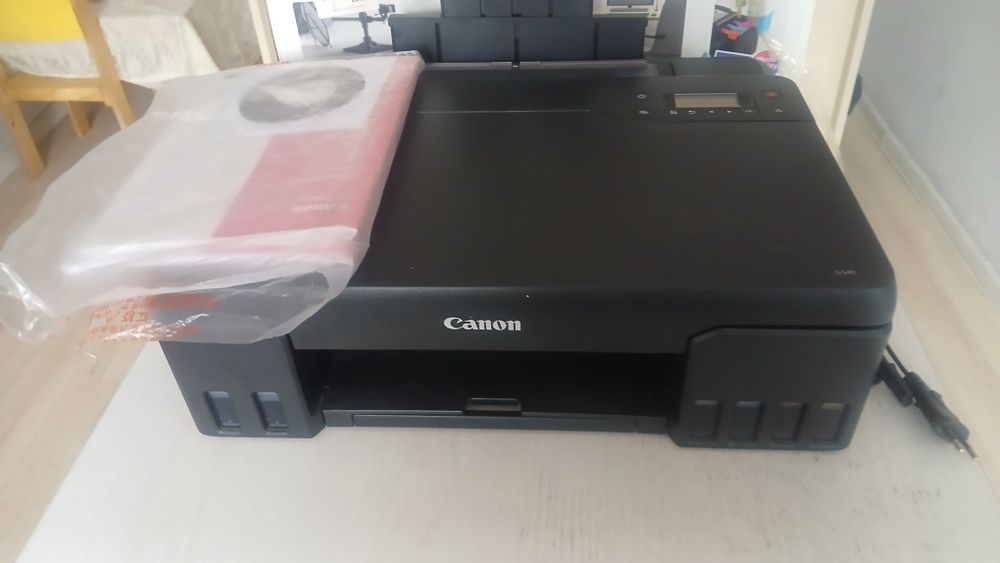 Printer sotiladi.  Canon   svetnoy     6 xil rangli