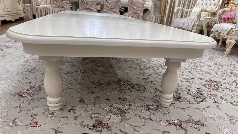 Продам стол в гостинную