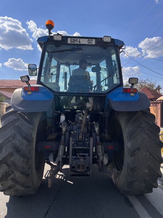 Tractor New Holland TM 135 cu încărcător