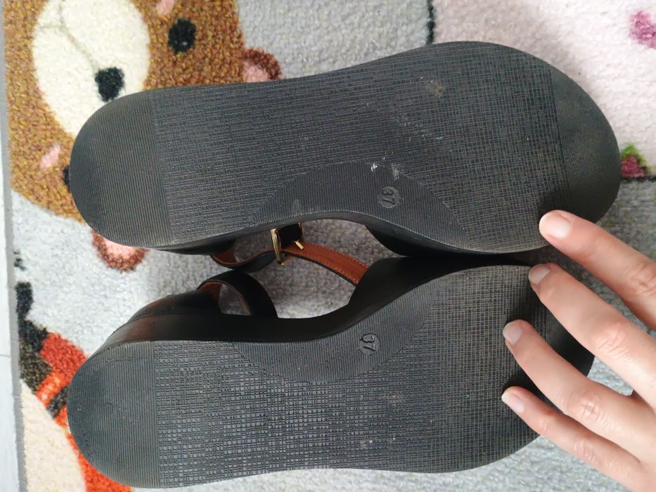 Sandale cu platforma din piele, mărimea 37