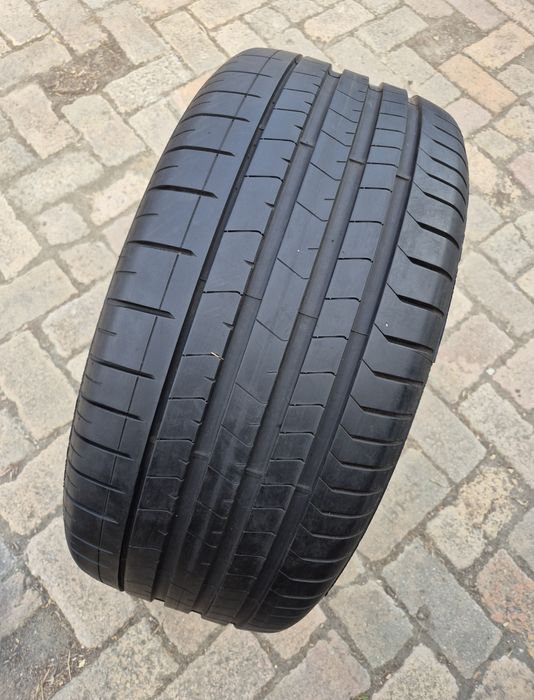O bucată 285/40 R21 vară - una Pirelli