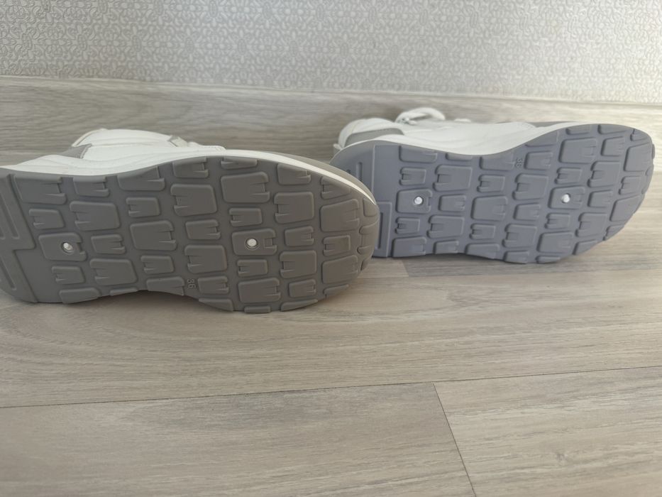 Сапоги, кроссы утепленные.