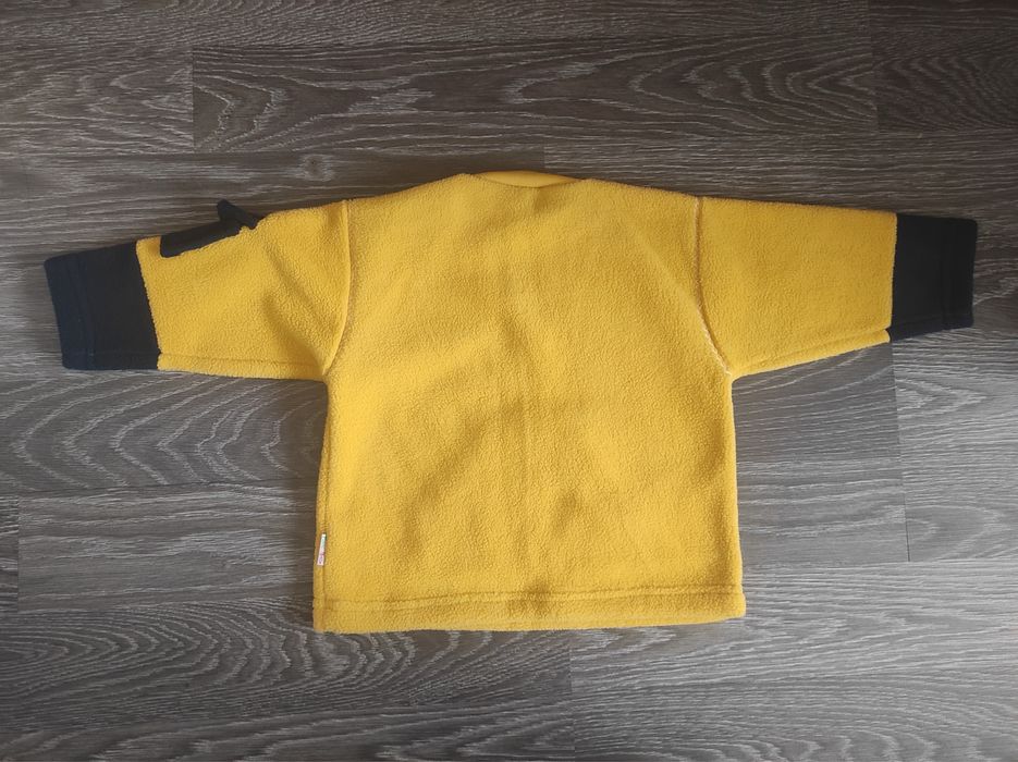 Плътна жълта блузка